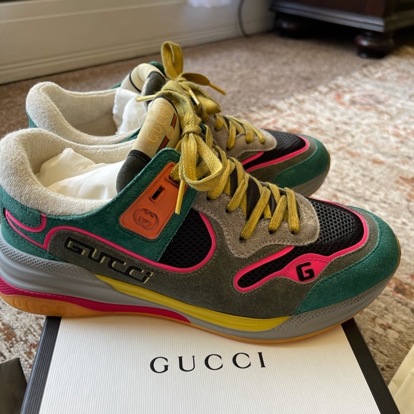 Women’s Gucci sneakers - Picture 2 of 5